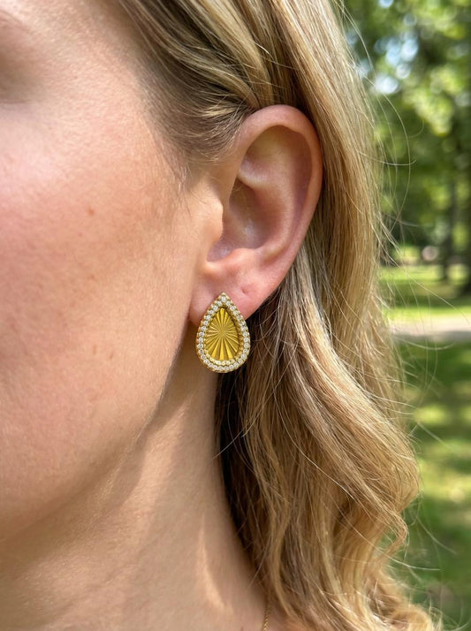 Boucles d'oreilles clous gouttes ornées de strass