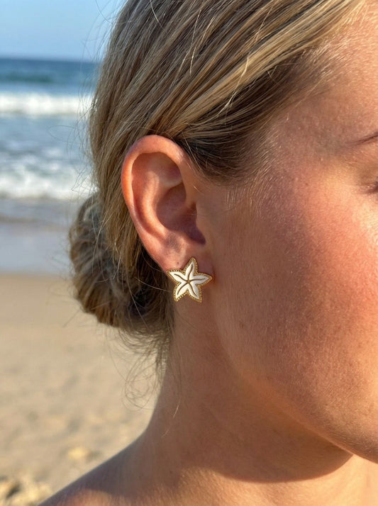 Boucles d'oreilles puces étoile de mer nacrée