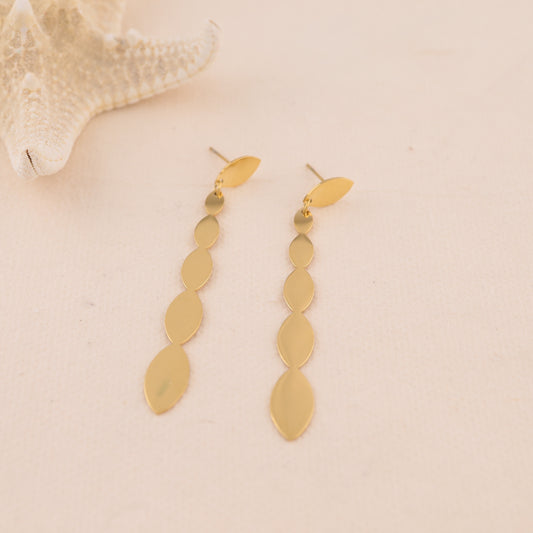 Boucles d'oreilles pendantes dorées maillons en forme d’amande