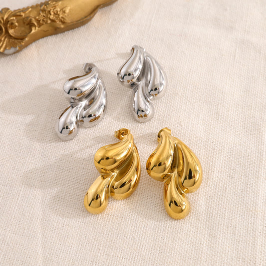 Boucles d'oreilles argentées assemblages gouttes scuptées