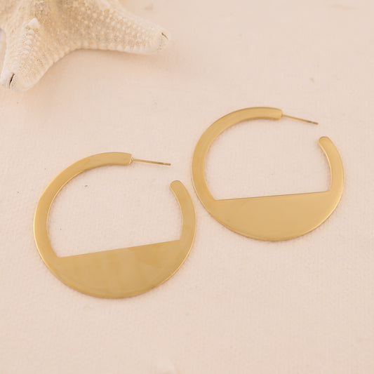 Boucles d'oreilles dorées demi-créoles ajourés