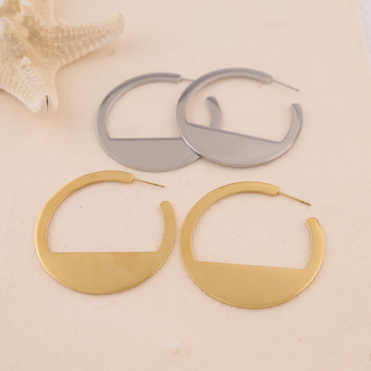 Boucles d'oreilles dorées demi-créoles ajourés