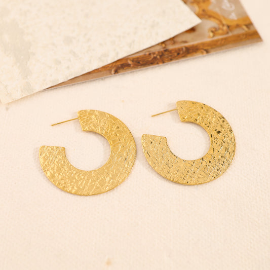 Boucles d'oreilles anneaux ronds dorés plats effet brossé brillant