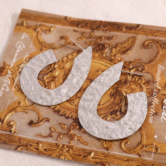 Boucles d'oreilles anneaux ovals argentés plats effet brossé brillant