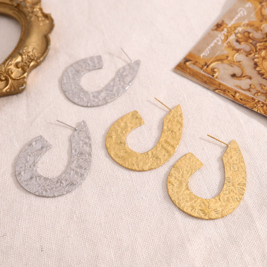 Boucles d'oreilles anneaux ovals argentés plats effet brossé brillant