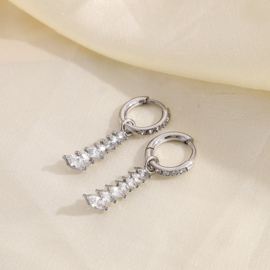 Boucles d'oreilles mini créoles strassées pendant 7 losanges strassés alignés