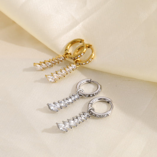 Boucles d'oreilles argentées mini créoles strassées pendant 7 losanges strassés alignés