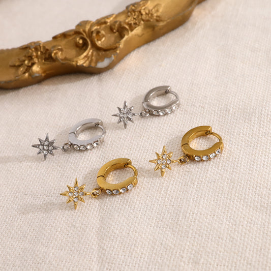 Boucles d'roeilles mini créoles argentées avec étoile strass