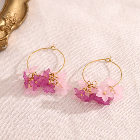 Créoles fines avec fleurs mauves