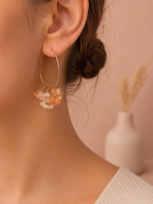 Créoles fines avec fleurs