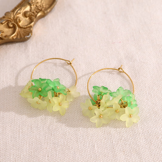 Créoles fines avec fleurs vertes