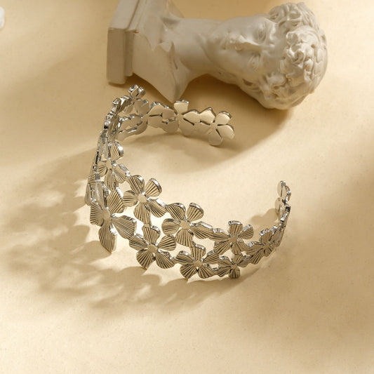 Bracelet manchette rigide multiples fleurs