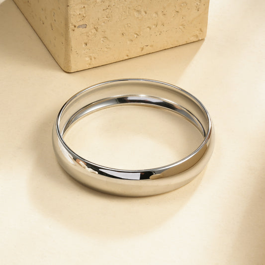 Bracelet Jonc Argenté Lisse Brillance Sculpturale