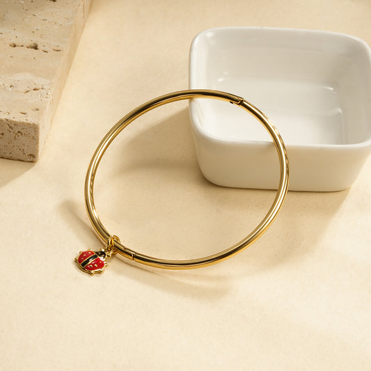 Bracelet rigide ouvrable pendentif coccinelle