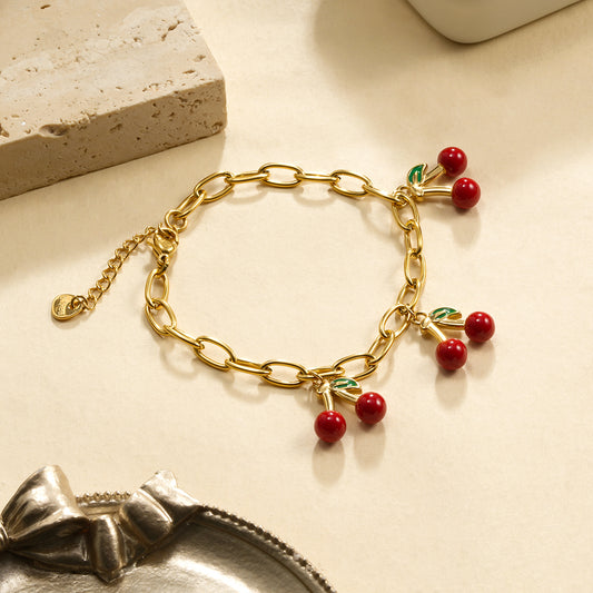 Bracelet chaîne dorée triple cerise