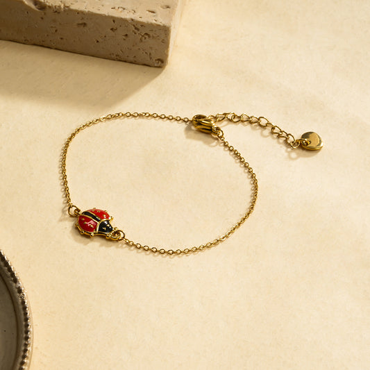 Bracelet chaîne dorée pendentif coccinelle