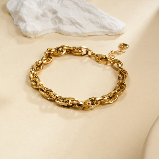 Bracelet Chaîne Dorée Maille Torsadée Plates Effet Brillant