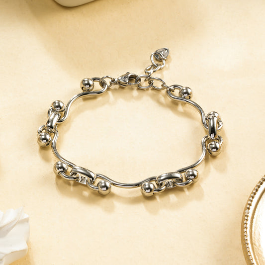 Bracelet Chaîne Argentée Maille Sinueuse et Boule Sphère Effet Brillant
