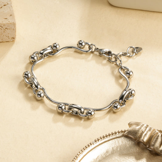Bracelet Chaîne Argentée Maille Sinueuse et Boule Sphère Effet Brillant