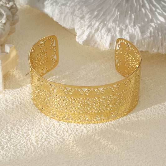 Bracelet Manchette Dorée Ajourée Motif Rosace Inspiration Orientale