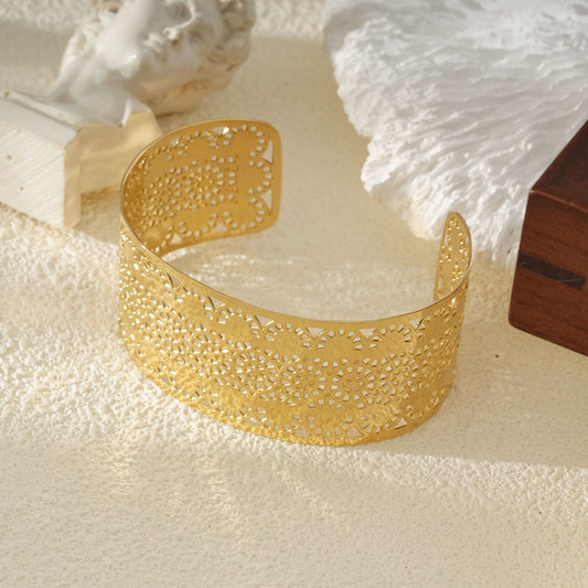 Bracelet Manchette Dorée Ajourée Motif Rosace Inspiration Orientale