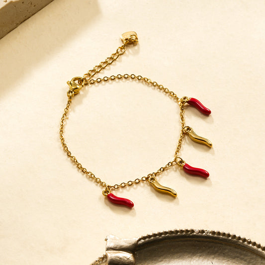 Bracelet chaîne dorée 5 pendentifs piments