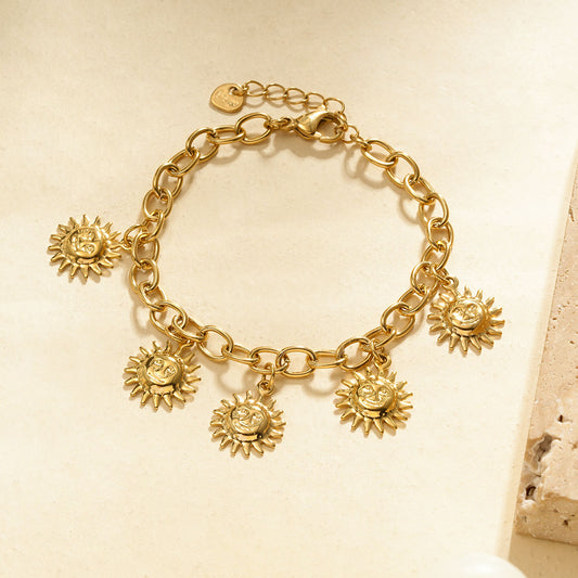 Bracelet chaîne dorée breloques soleil visage