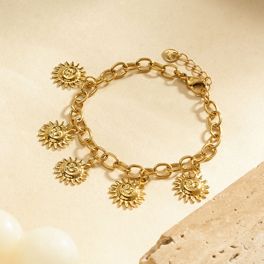 Bracelet chaîne dorée breloques soleil visage