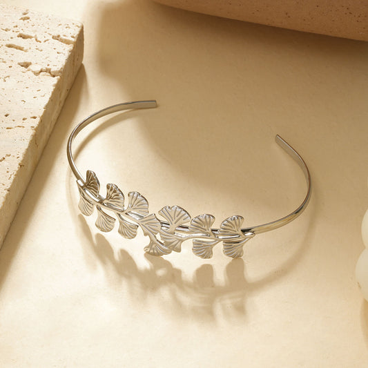 Bracelet jonc fin avec ginkgo argenté