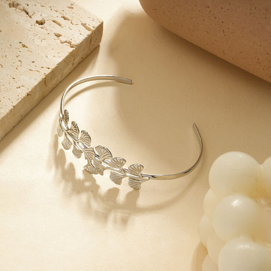 Bracelet jonc fin avec ginkgo argenté