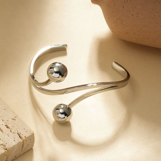 Bracelet jonc argenté ouvert à double branche torsadée avec extrémités en boules lisses