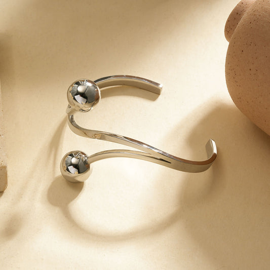 Bracelet jonc argenté ouvert à double branche torsadée avec extrémités en boules lisses