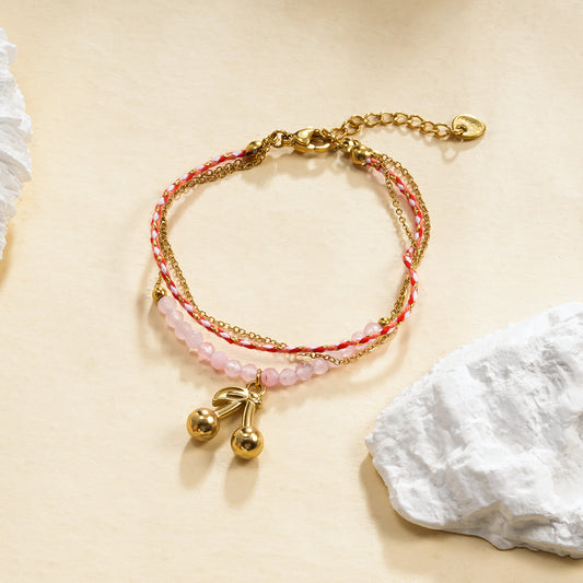 Bracelet doré triple chaine fil rouge pendentif cerise
