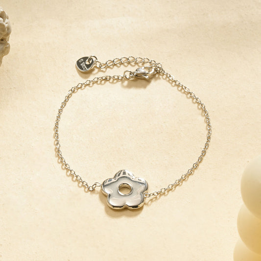 Bracelet chaîne fine avec fleur argentée rond
