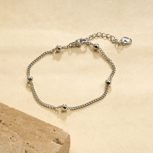 Bracelet Chaîne Fine Argentée Orné de Boules Sphères