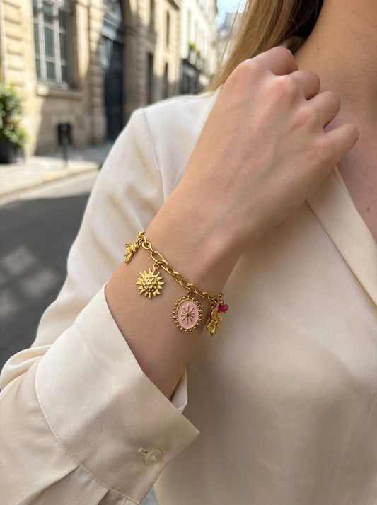 Bracelet chaîne dorée avec breloques fleur