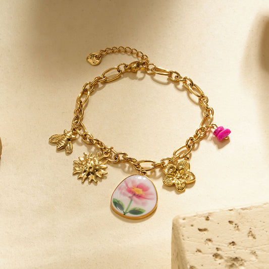 Bracelet chaîne dorée avec breloques fleur dessinée