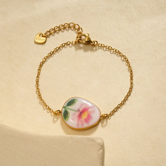 Bracelet chaîne fine avec fleur dessinée