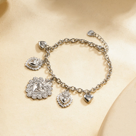 Bracelet chaîne argentée à charms cœurs bombés et ex-voto ciselés