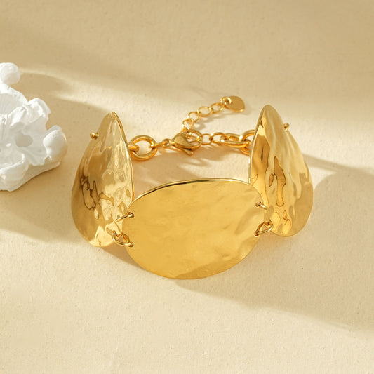 Bracelet doré plaques ovales martelées reliées