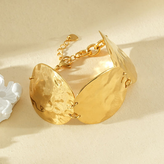 Bracelet doré plaques ovales martelées reliées