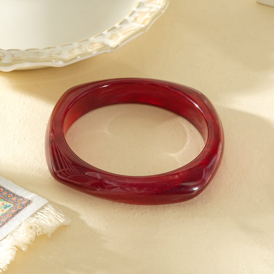 Bracelet jonc rouge carmin marbré forme carré arrondi résine