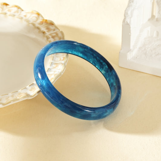 Bracelet jonc semi-fin bleu marbré rond résine