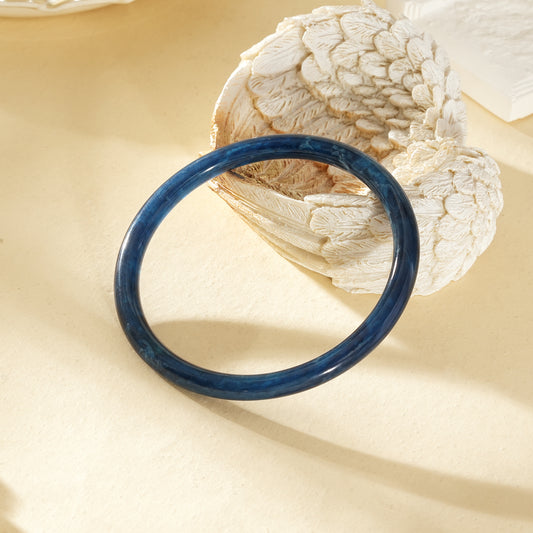 Bracelet jonc fin bleu marbré rond résine