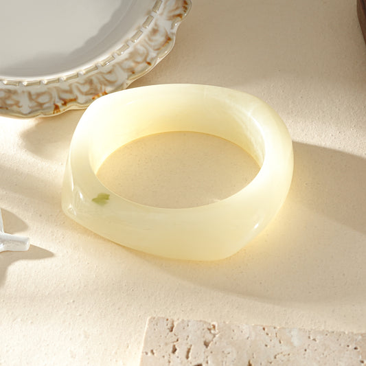 Bracelet jonc semi-épais blanc marbré forme carré arrondi résine