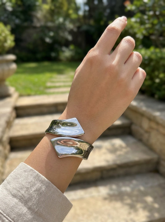 Bracelet manchette sculptural ouvert à double courbe