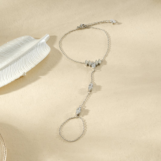 Chaîne de main à strass délicats