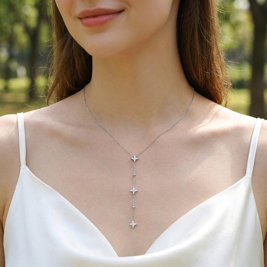 Collier chaîne fine en Y orné d’étoiles scintillantes et de petites boucles