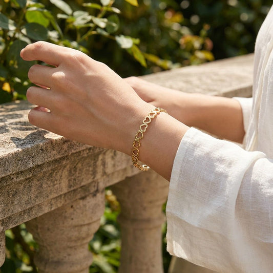 Bracelet manchette chaîne de cœurs