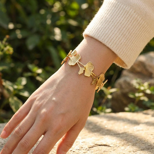 Bracelet manchette à feuilles de ginkgo sculptées
